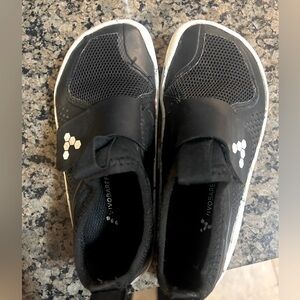 VIVO BEARFOOT SIZE 11 for kids